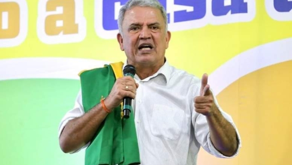 Na Tenda Amarela, Petecão apresenta eixos de seu plano de governo e diz: “Não adianta plano de mil folhas e não cumprir nada”